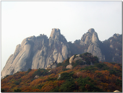 좀더 가까이 본 선인봉, 만장봉, 자운봉, 신선대 